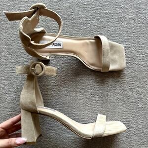 Steve Madden Reveriee 2.75" Block Heel Sandal Women’s 9 Beige Suede Square Toe